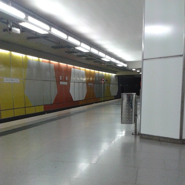 Unterwegs im Hamburger U-Bahn Untergrund