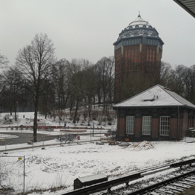 Hamburg im Schnee und denkt dran um 12Uhr gibt es Tickets für das fbcamp.
