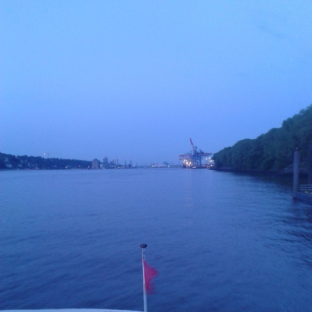 Am Abend auf der Elbe.