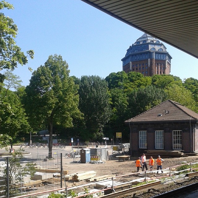 Hamburgs Baustellen bei Sonnenschein