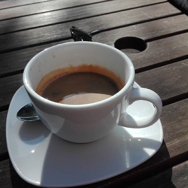 Vielleicht einer der letzten Coffees in der Sonne in diesem Jahr. #coffee #sonne #hamburg #hafencity #espresso
