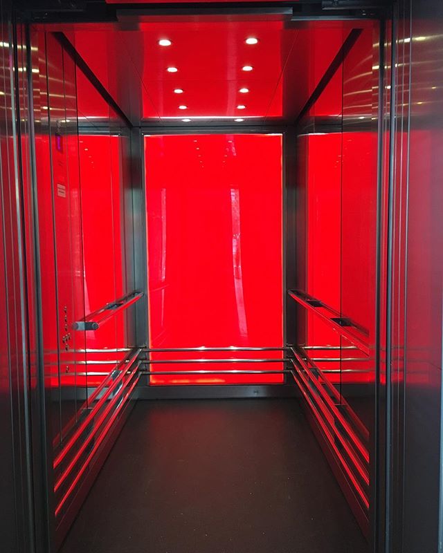 Der rote Fahrstuhl in Kiel #kiel #fahrstuhl
