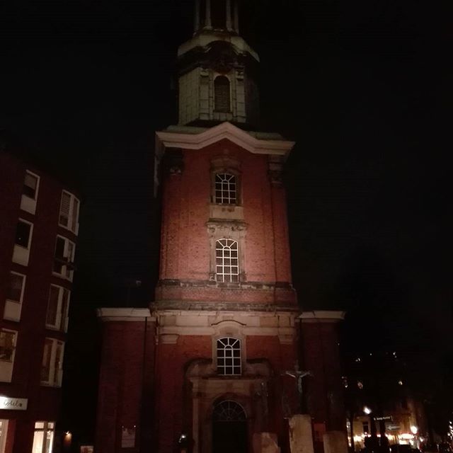 Kirche im Dunkeln #hh_lieben #hh #hamburg #stgeorge #kirche
