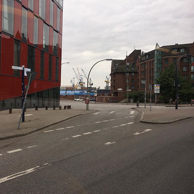 Der Hafen aus dem Bus raus fotografiert. #hh_lieben #hh #hamburg #elbe #kran