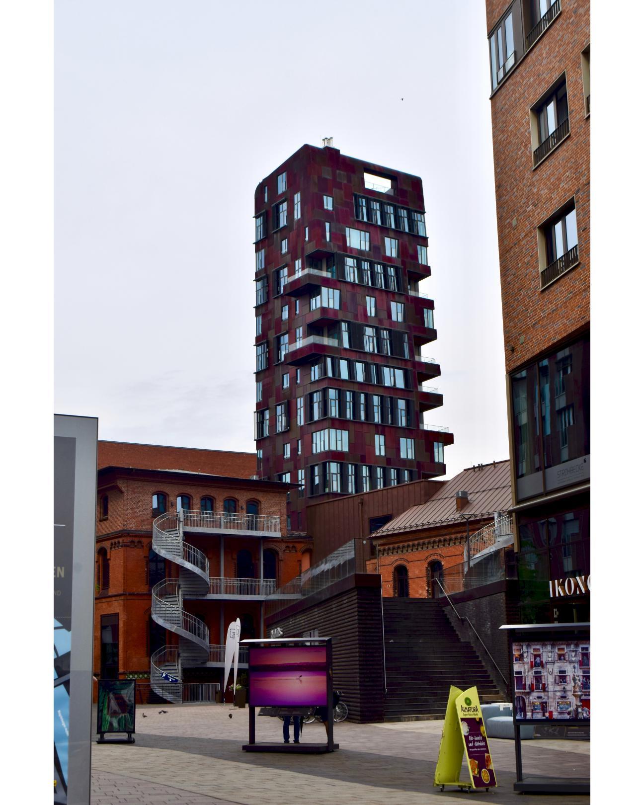 Ein Gebäude in der Hafencity, vor ein paar Jahren fotografiert.A building in the Hafencity, photographed a few years ago.#bebäude #hafencity #jahren #fotografiert #foto #hamburg #hh #hh_lieben #hochhaus #haus #building #hafencity #years #photographed #hamburg #hh #hh_love #high rise #house #photo