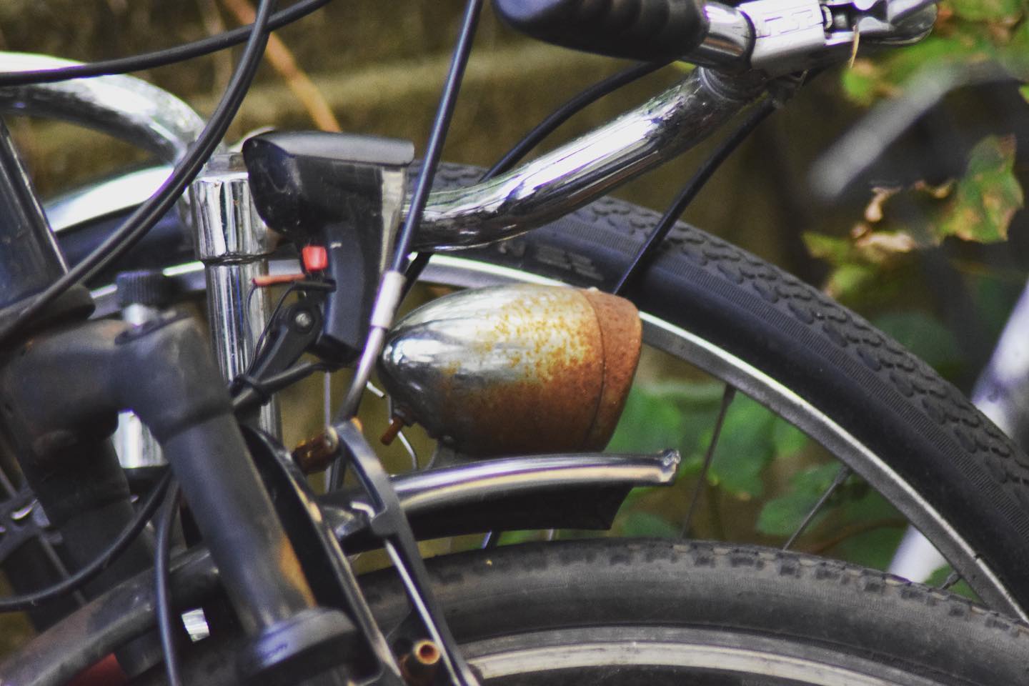 Fahrradlampe mit Rost #hh #hh_lieben #hamburg #rost #fahrrad #reifen #eimsbush #eimsbüttel #stellingerweg