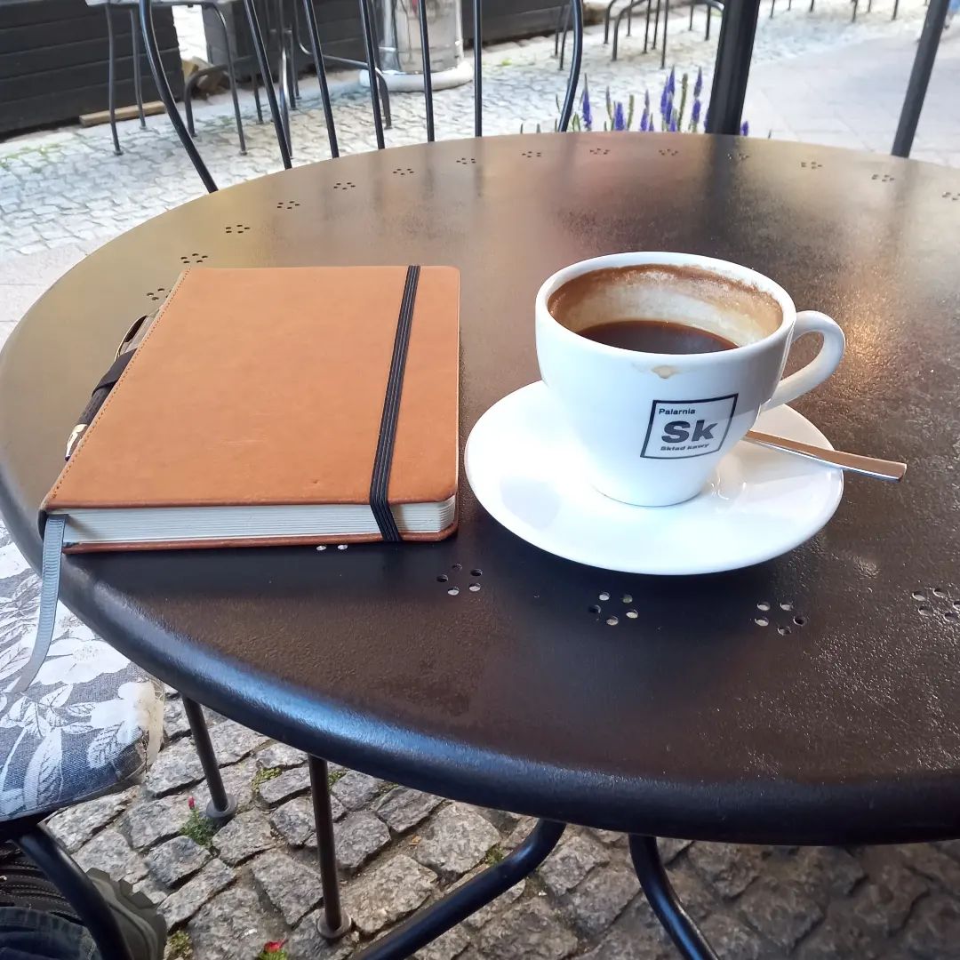 Nachmittagscoffee mit Reisetagebuch. #danzig #gdansk #coffee #reisetagebuch #libertas #unterwegs #entspannung #entspannen #tourisgucken