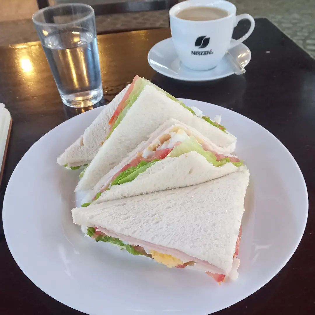 Ein Sandwich zum Nachmittagscoffee. #montevideo #reisen #fun #coffee #nachmittagskaffee #unterwegs #entspannung