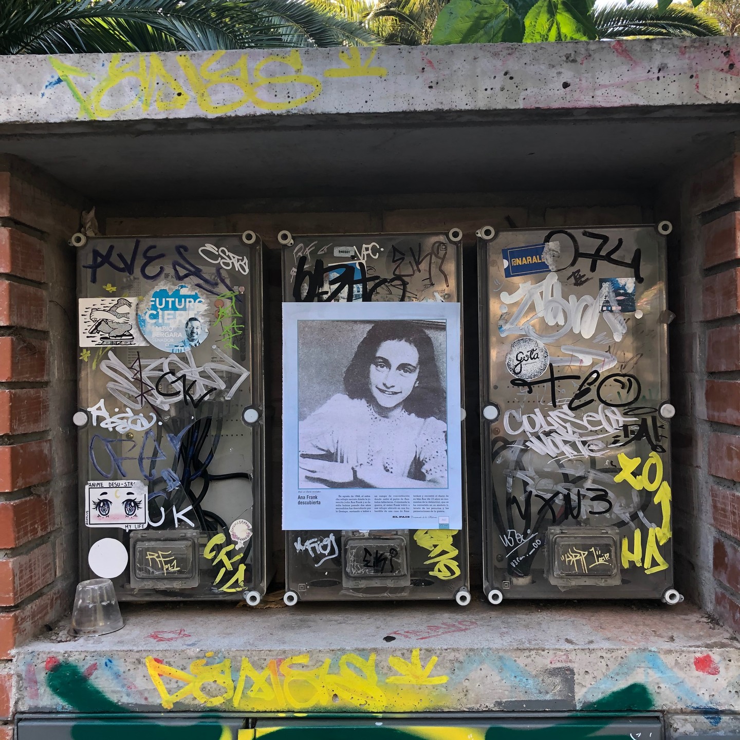 Mitten in einem Park in Montevideo findet man dann das Gesicht von Anna Frank, hier in Uruguay wird Sie Ana Frank geschrieben. #montevideo #montevideouruguay #uruguay #reisen #reisenmachtglücklich #unterwegs #travel #annafrank #anafrank
