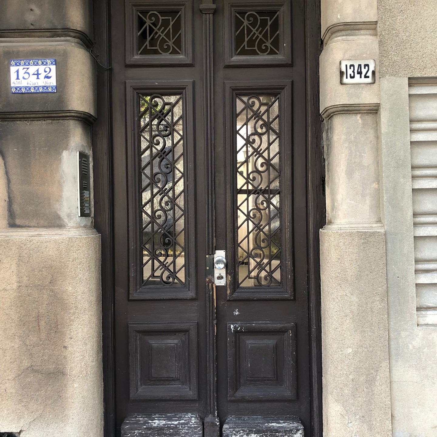 Das ich Haustüren interessant finde, wissen wahrscheinlich die wenigsten von euch. Deswegen heute mal ein paar Haustüren aus Montevideo für euch. #montevideo #uruguay #haustüren #doors #reisen #travel #unterwegs