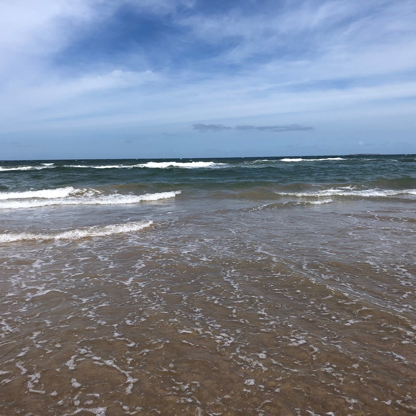 Hier einfach mal eine paar Bilder zum Thema Strand und Meer, viel Freude beim anschauen wünsche ich euch. #puntadeleste #uruguay #strand #meer #wasser #ozean #atlantik #atlantic #water #ocean #sunshine #sonnenschein #reisen #travel #unterwegs