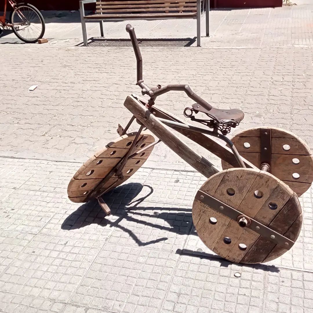 Heute morgen mal was ganz anderes, ein kleines Dreirad. Gefunden in der Altstadt in Montevideo. #Montevideo #Uruguay #Reisen #Travel #Unterwegs #Dreirad #Sonne #Urlaub #Fun